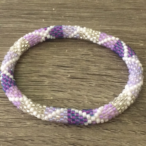 Purple beaded bracelet - Picture 1 of 3